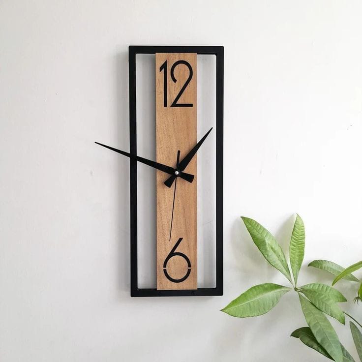 Reloj vertical elegante en madera