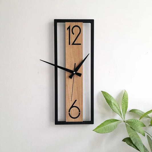 Reloj vertical elegante en madera